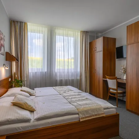 U Ledu Hotell 3*