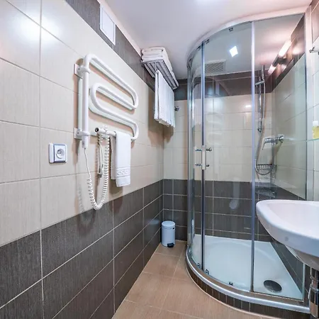 U Ledu Hotell