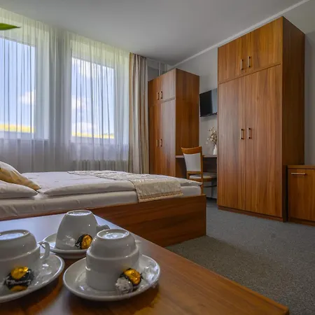 U Ledu Hotell 3*