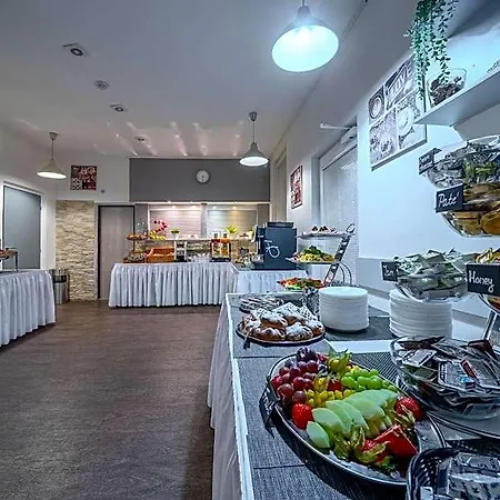 U Ledu Ξενοδοχείο Velke Popovice